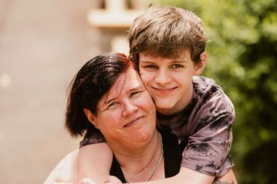 Kenny Davis with his mother Shelly. Picture published by Kris Singleton of Annielyn Images.